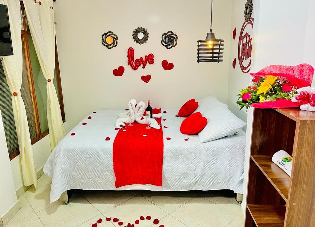Habitación decorada para pareja en guatapé